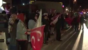 AK Partili vatandaşlar Kısıklı'da kutlamalara başladı