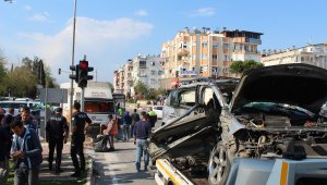 Antalya'da 2 kişinin öldüğü kaza kamerada