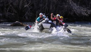 Bakan Varank, Munzur'da rafting yaptı