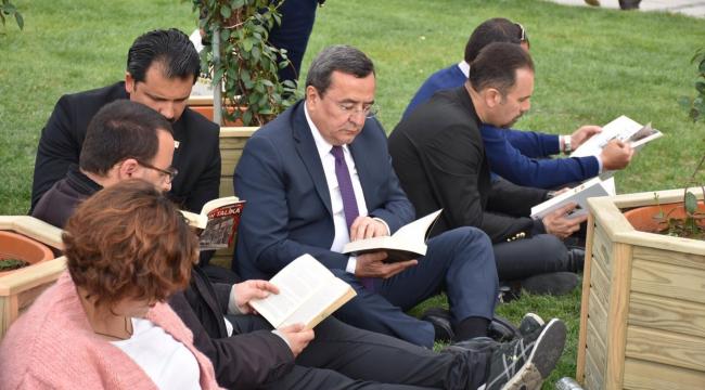 Batur'dan Kitap Kurtlarına destek