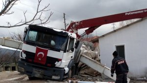 Beton mikserinin altında can verdi