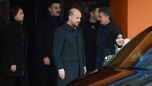 Bilal Erdoğan oy kullanmaya eşi ve çocuğuyla geldi