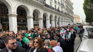 Cezayir'de hukukçular sokağa döküldü