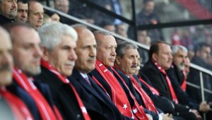 Cumhurbaşkanı Erdoğan Türkiye-Moldova maçında