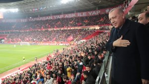 Cumhurbaşkanı Erdoğan'dan Eskişehirspor'a reklam panosu jesti