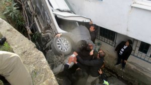 Cumhurbaşkanı Erdoğan'ın oy kullanacağı okulun yanında inanılmaz kaza