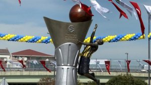Fenerbahçe'nin Euroleague kupasının anıtı açıldı