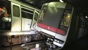 Hong Kong'da sinyalizasyon arızası: 2 metro çarpıştı
