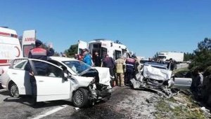İzmir'de feci kaza: 2 ölü, 6 yaralı