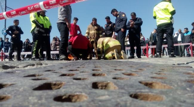 İzmir'de ilginç olay: Girdiği mazgalda sıkışıp kaldı