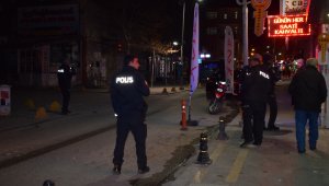Kafe önündeki silah sesleri paniğe neden oldu