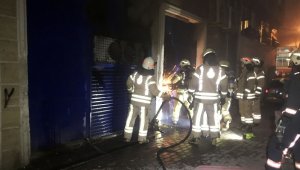 Kağıthane'de market deposunda yangın