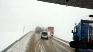 Kop Dağı Geçidi ulaşıma kapandı