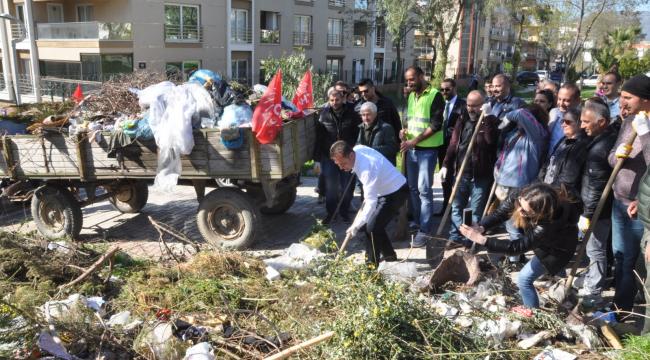 Menemen Belediye Başkanı Tahir Şahin'in Toplatmadığı Çöpleri CHP Adayı Aksoy Toplattı