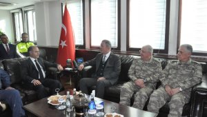 Milli Savunma Bakanı Akar Şırnak'ta