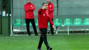 Milliler, Şenol Güneş ile ilk antrenmanını yaptı