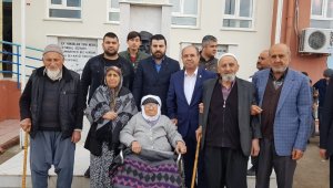 Şehit annesi, 80 yaşındaki oğluyla oy kullandı