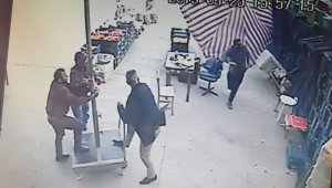 Şemsiyeyi tutmak isterken 'uçtu'