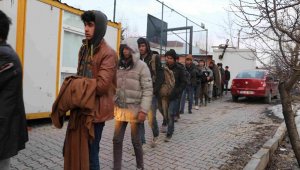 Varto'da 40 kaçak göçmen yakalandı