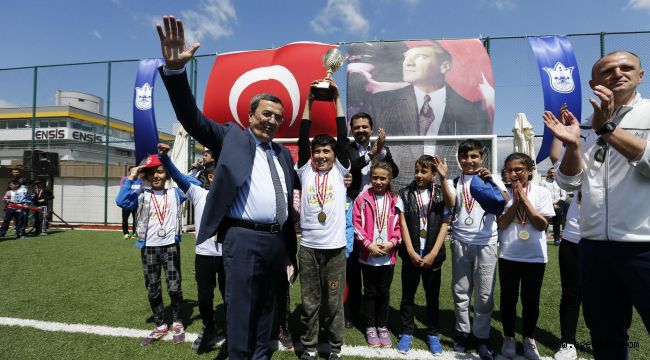 23 Nisan Madalyaları Batur'dan