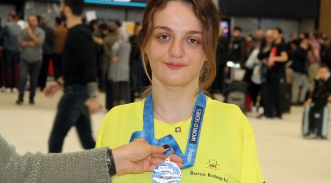 ABD'de altın madalya kazanan Sümeyye Boyacı, yurda döndü
