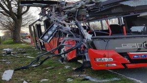 Almanya'da otobüs kazası: 2'si ağır 20 öğrenci yaralandı
