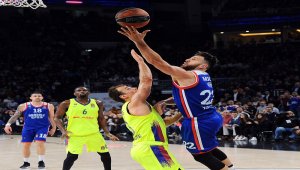 Anadolu Efes, Barcelona karşısında 2-0 peşinde