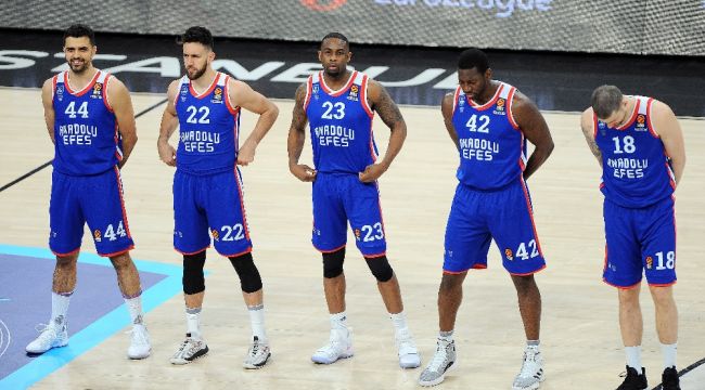 Anadolu Efes, Barcelona'ya konuk oluyor