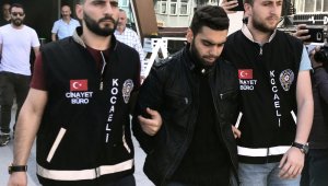 Anne ve babasını öldüren şahıs tutuklandı