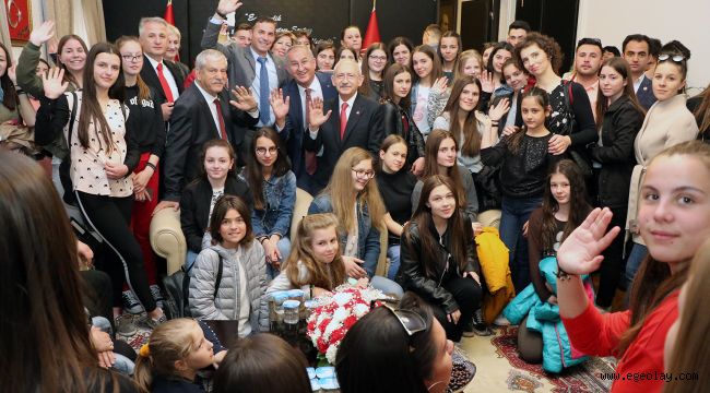 Balkan çocuklarından Kılıçdaroğlu'na geçmiş olsun ziyareti