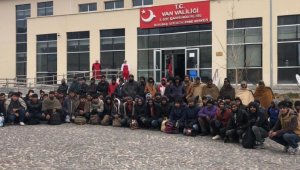 Başkale'de 72 kaçak göçmen yakalandı