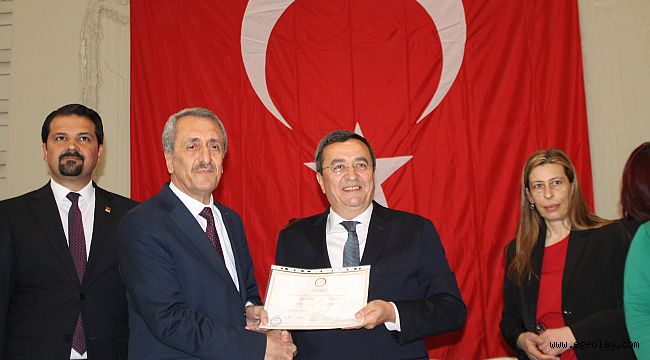 Başkan Batur mazbatasını aldı