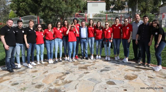 Başkan Sandal'dan Kadın Basketbol Takımı'na Motsl Kahvaltısı