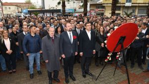 Başkan Utku Gümrükçü Atatürk Anıtına Çelenk Sundu 