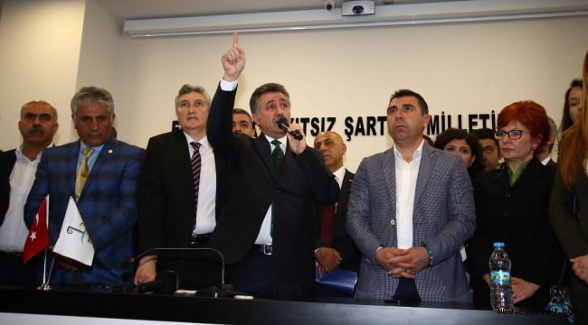 Bayraklı'da Serdar Sandal Mesaiye Başladı 