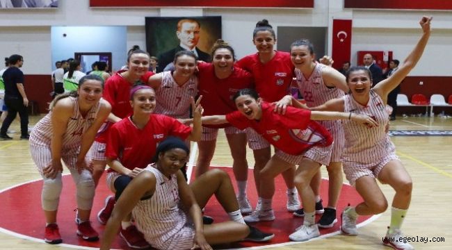 Bayraklı'nın Perileri Play-Off'ta