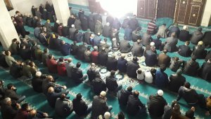 Berat Kandili'nde camiler doldu taştı