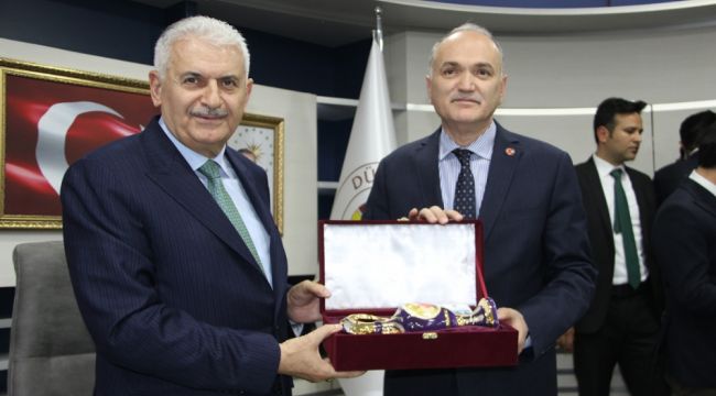 Binali Yıldırım, Başkan Özlü'yü tebrik için Düzce'ye geldi