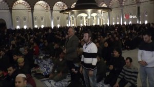 Binlerce kişi Çamlıca Camii'ne akın etti