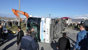 Bitlis'te yolcu otobüsü ile tır çarpıştı: 34 yaralı