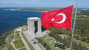 Çanakkale'de şehitlikler ziyaretçi akınına uğruyor