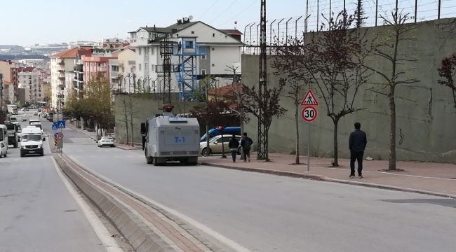 Cezaevi önünde toplanan göstericilere polis müdahalesi: 16 gözaltı