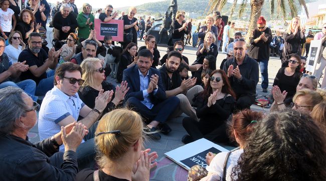 Çocuk İstismarı Foça'da Protesto Edildi