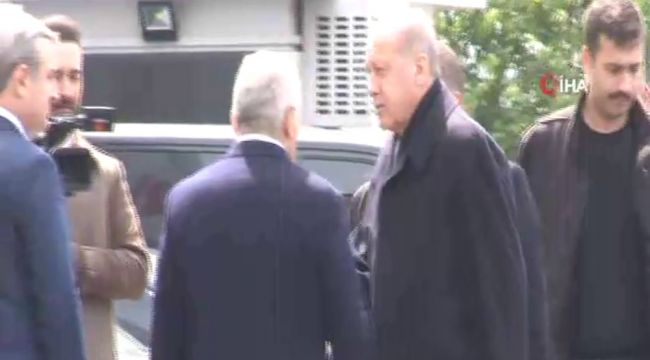 Cumhurbaşkanı Erdoğan AK Parti İstanbul İl Başkanlığı'na geldi