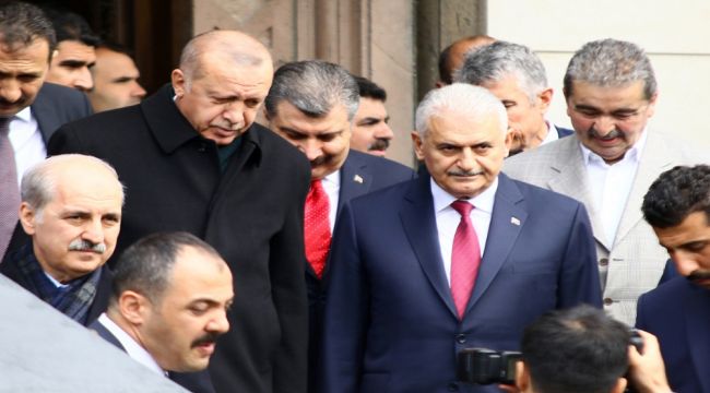 Cumhurbaşkanı Erdoğan cuma namazını Binali Yıldırım ile birlikte kıldı