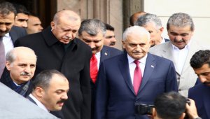 Cumhurbaşkanı Erdoğan cuma namazını Binali Yıldırım ile birlikte kıldı