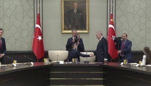Cumhurbaşkanı Erdoğan, koltuğunu Ozan Sözeyataroğlu'na devretti
