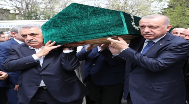 Cumhurbaşkanı Erdoğan, Mustafa Yazıcı'nın tabutuna omuz verdi