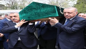 Cumhurbaşkanı Erdoğan, Mustafa Yazıcı'nın tabutuna omuz verdi