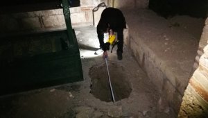 Defineciler bu kez 600 yıllık tarihi türbeyi hedef aldı